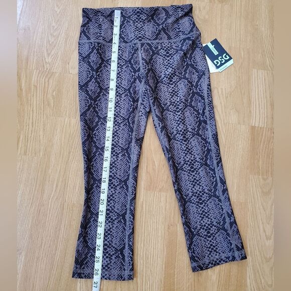 DSG Performance High Rise Capris XS - Picture 10 of 12